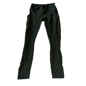 Fabletics women’s small army green leggings with ruched mesh sides w/ pockets